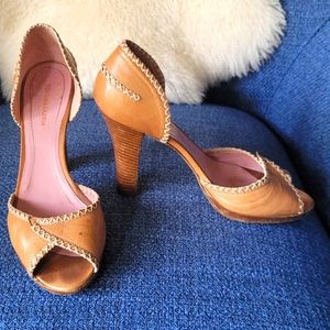 BCBG Maxazria tan peeptoe pumps 8.5